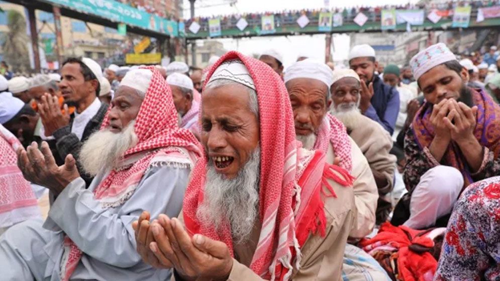 হাজারো মুসল্লির 'আমিন, আমিন' ধ্বনিতে মুখর তুরাগতীর