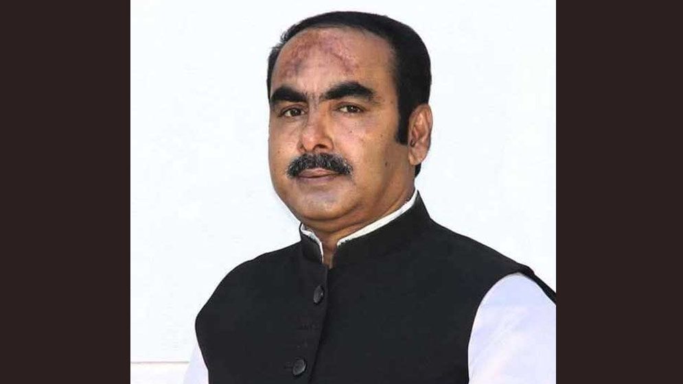 ছাগলের ঘরে লুকিয়েও রক্ষা পেলেন না আ. লীগ নেতা, ধরেই ফেললো পুলিশ
