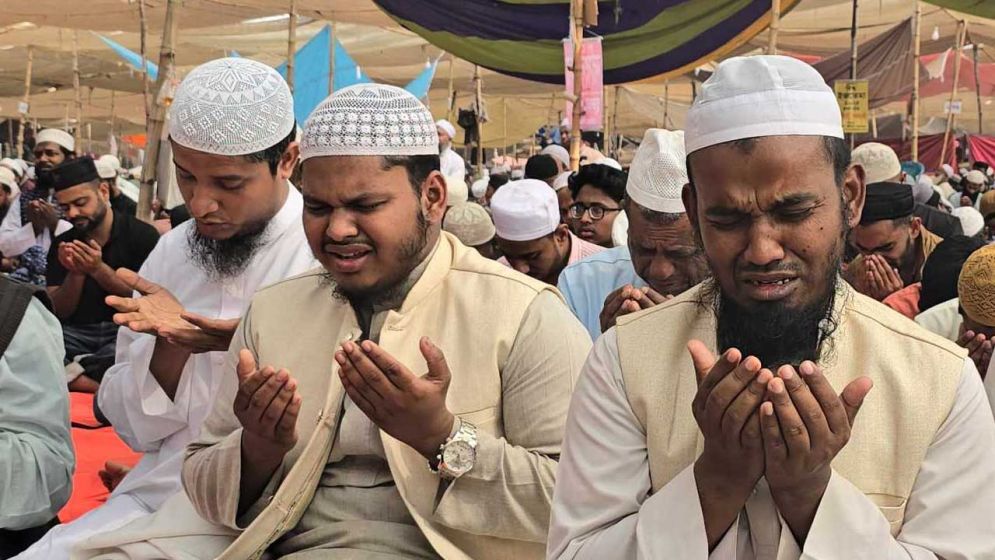 বিশ্ব ইজতেমার দ্বিতীয় ধাপের আখেরি মোনাজাত শুরু