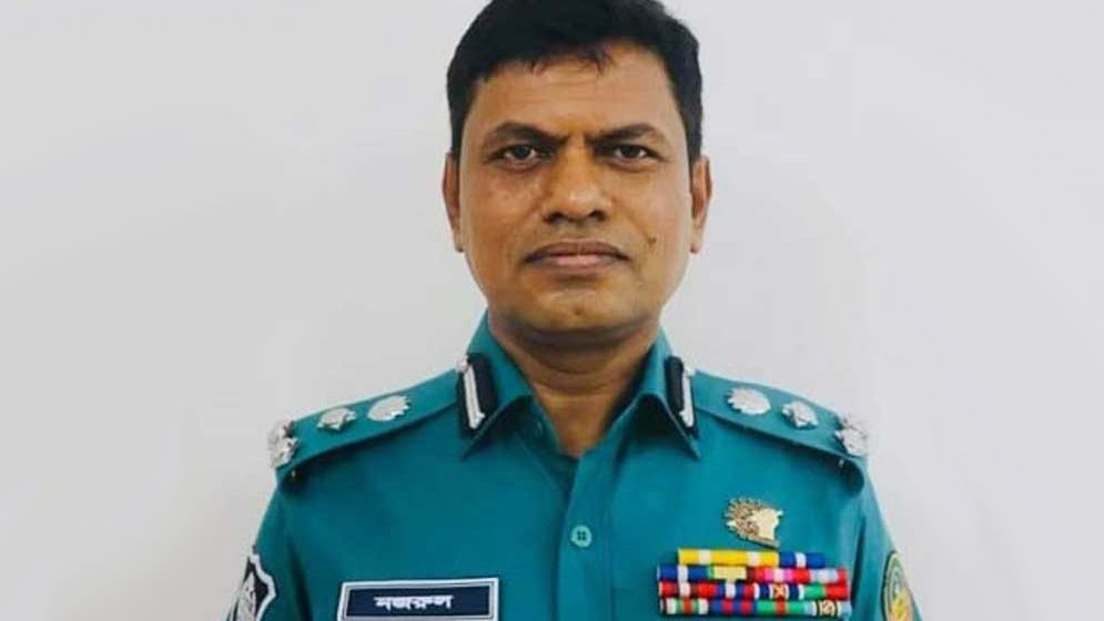 সাবেক ডিআইজি মোল্যা নজরুল ইসলাম ও তিন এসপি আটক