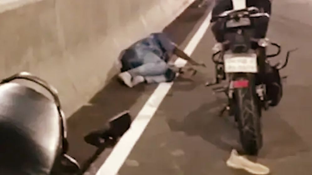 ভালোবাসা দিবসে প্রেমিকাকে নিয়ে ঘুরতে বেরিয়ে প্রাণ গেলো প্রেমিকের