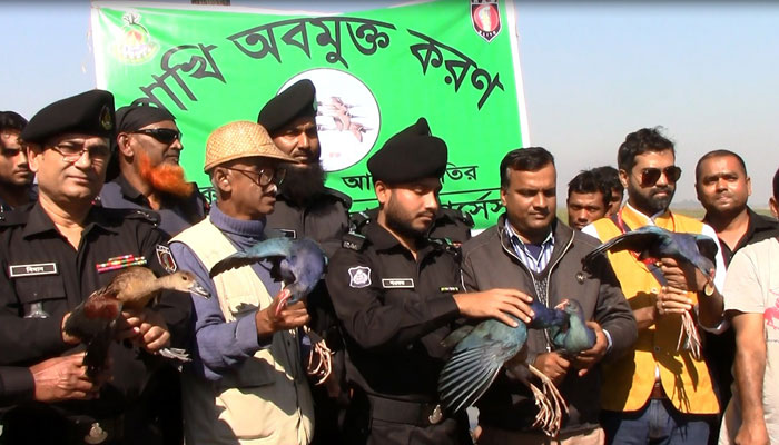 র্যাব মহাপরিচালকের সহধর্মীনীর উদ্বার করা পাখি হাইল হাওরে অবমুক্ত