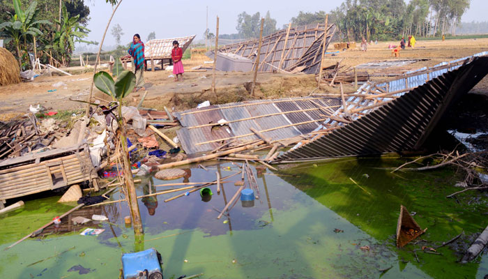জমিজমার বিরোধে বাড়িঘর ভাঙচুর আহত ৫