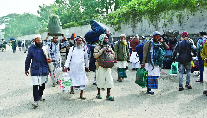 প্রচণ্ড শীত উপেক্ষা করে মুসল্লিদের ঢল