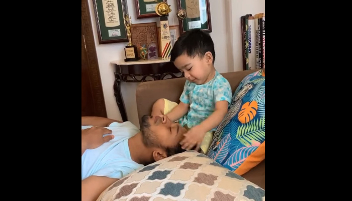 ছেলের সঙ্গে খুনসুঁটিতে সময় কাটছে মুশফিকের
