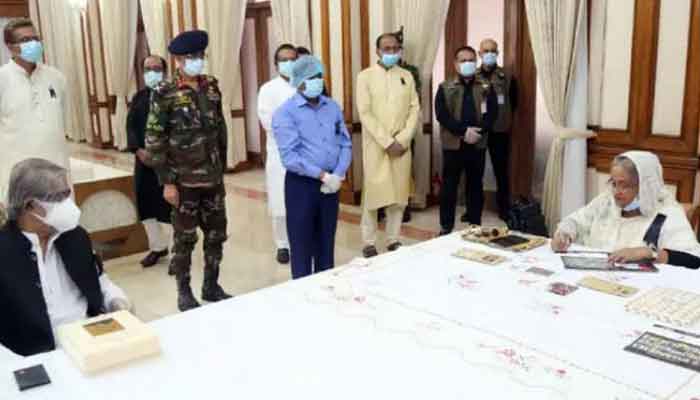 সেই ডিজির বরখাস্ত চেয়ে আইনি নোটিশ