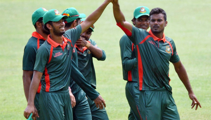 সুমন ঝলকে কুপোকাত আয়ারল্যান্ড