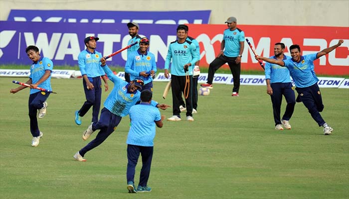 ঢাকা প্রিমিয়ার লিগের শিরোপা জিতল আবাহনী