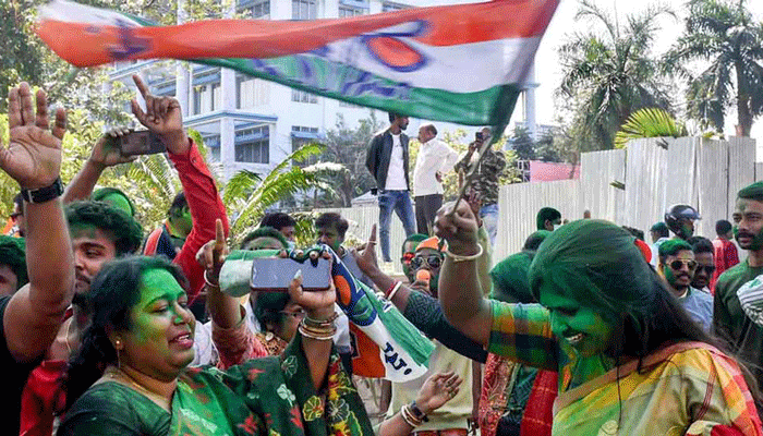 কলকাতা পৌরসভা ভোটে ১০২ আসন পেল তৃণমূল