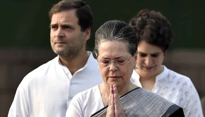 কংগ্রেসের নেতৃত্ব ত্যাগ করছেন সোনিয়া রাহুল প্রিয়াংকা!