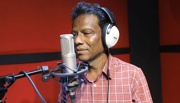 লাইফ সাপোর্টে গায়ক আকবর