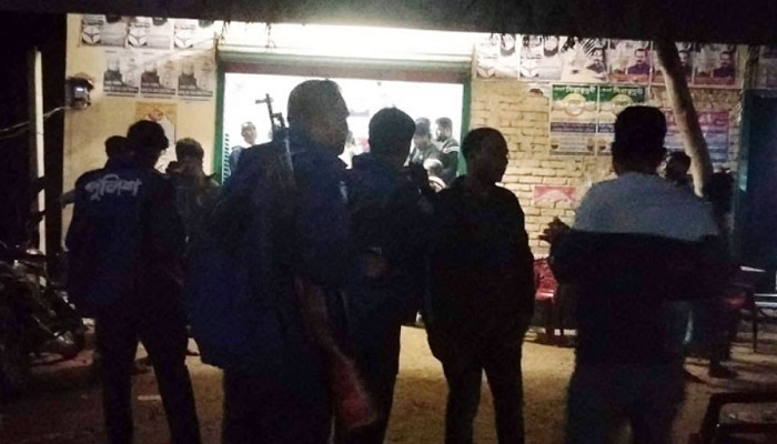 রায়গঞ্জে আ.লীগ কার্যালয়ে ককটেল বিস্ফোরণ