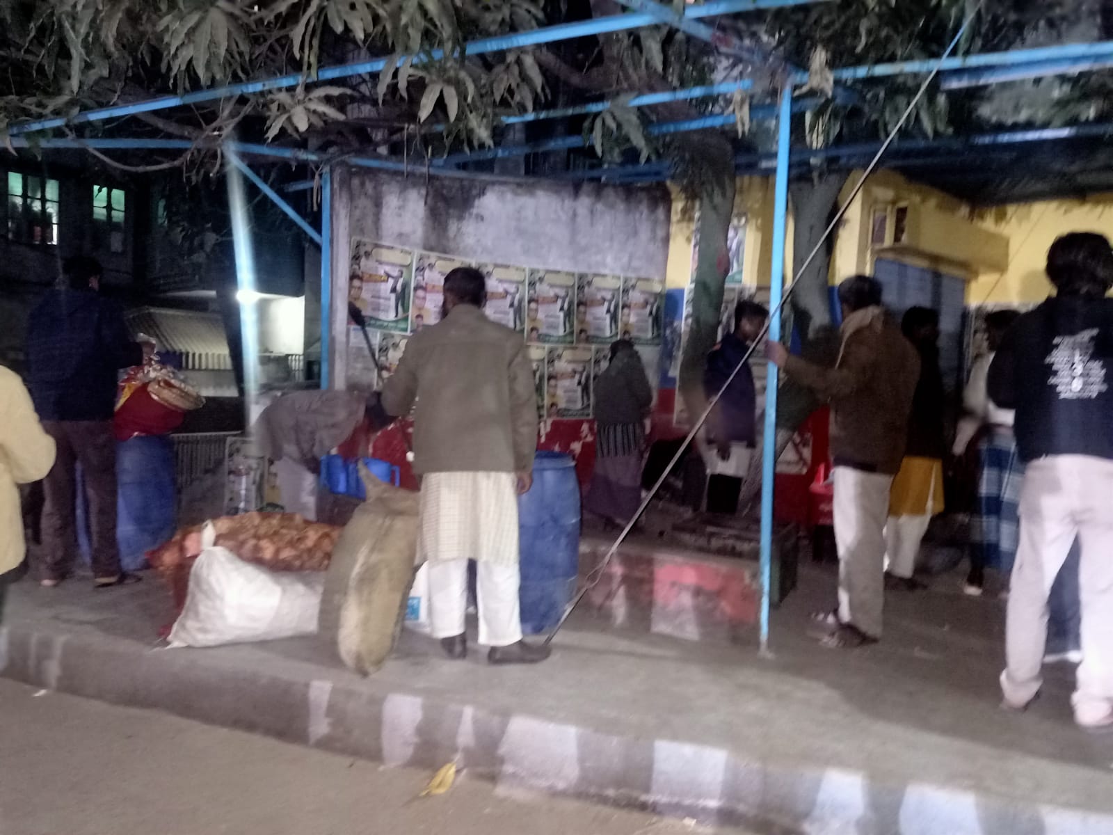 বাধা টপকে সমাবেশস্থলে বিএনপি নেতাকর্মীরা