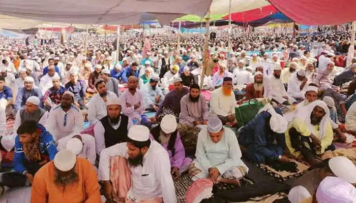 ইজতেমার দ্বিতীয় দিন, ইবাদত-বন্দেগিতে মশগুল মুসল্লিরা