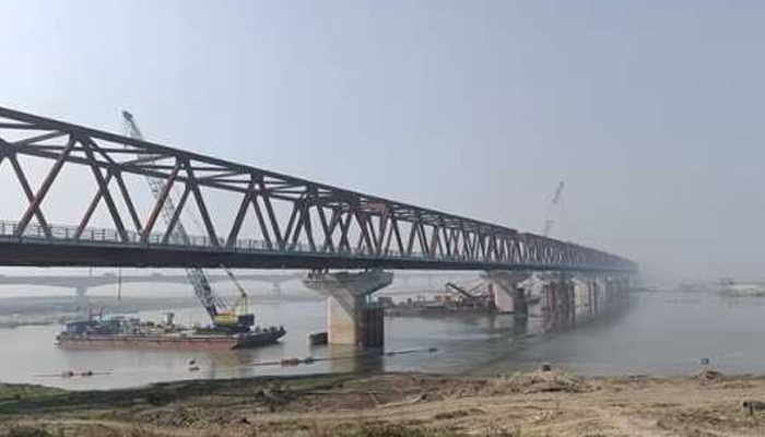 যমুনার বুকে দৃশ্যমান বঙ্গবন্ধু রেলওয়ে সেতু