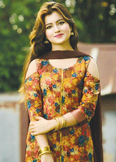আমি খেলতে ও খেলা দেখতে ভালোবাসি