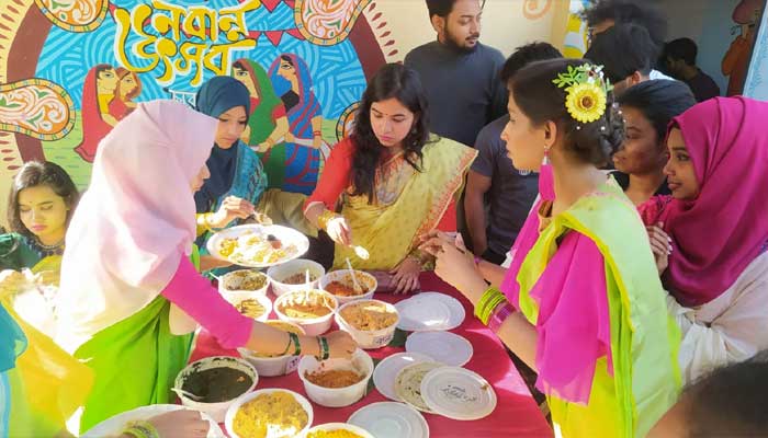 ভাতে ভর্তায়, সূর্যমুখী ফুলে জবি চারুকলায় বসন্ত বরণ