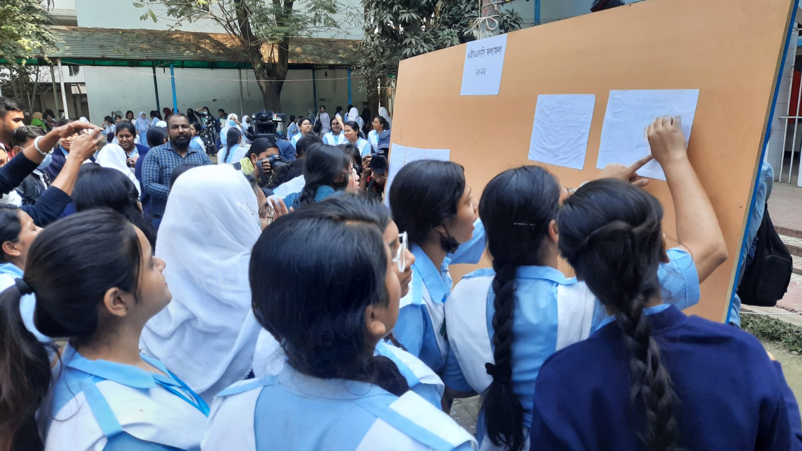 এইচএসসি পরীক্ষার ফল প্রকাশ