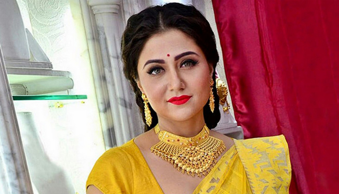 বিয়ে নিয়ে অস্বস্তিতে ভোগেন স্বস্তিকা?