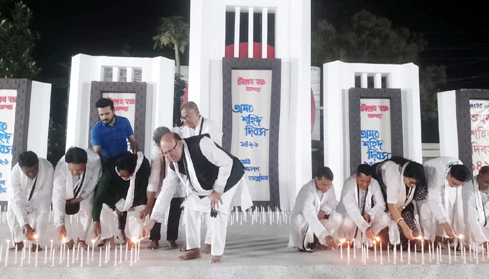 যশোর কেন্দ্রীয় শহিদ মিনারে ৫২০০ মোমবাতি প্রজ্বলন