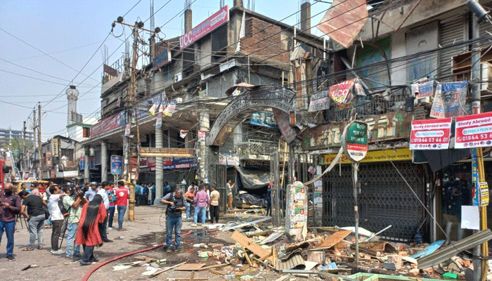 সায়েন্স ল্যাবরেটরি এলাকায় ভবনে বিস্ফোরণ, নিহত ৩