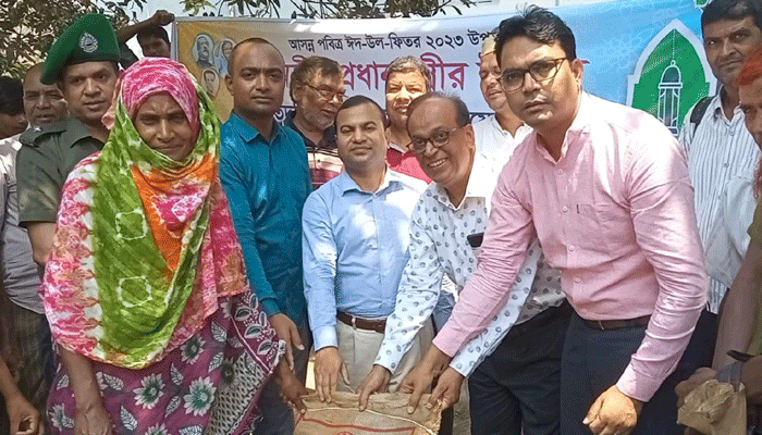 শিবগঞ্জে ২ হাজার পরিবার পেলো প্রধানমন্ত্রীর ঈদ উপহার