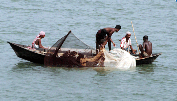 কাপ্তাই হ্রদে মাছ ধরায় নিষেধাজ্ঞা