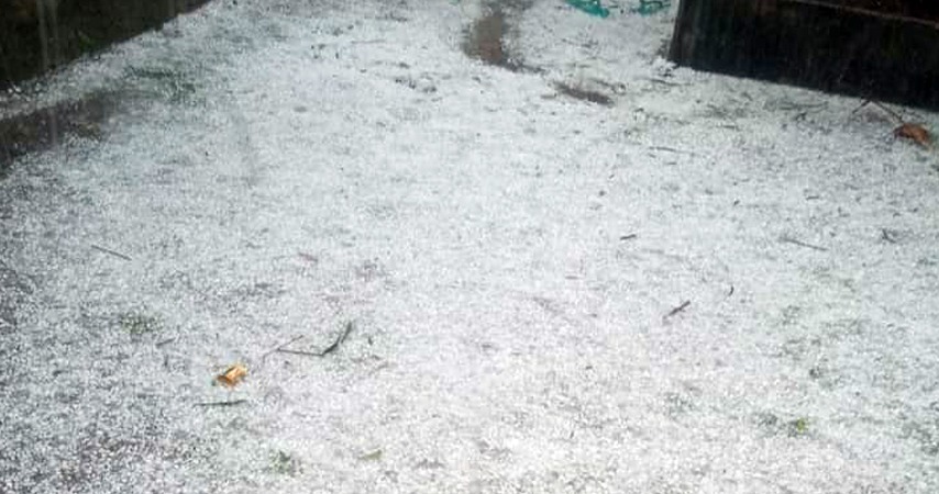 চাঁপাইনবাবগঞ্জে তীব্র শিলাবৃষ্টি, ধানের ক্ষতির শঙ্কা