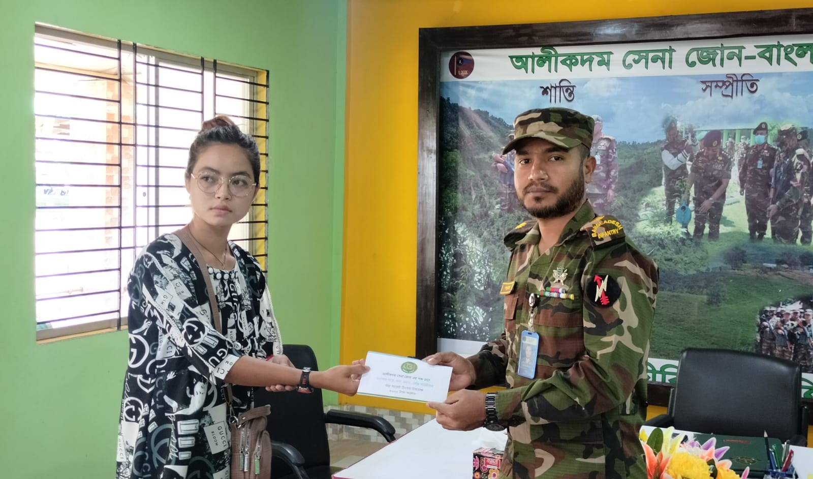 আলীকদম সেনাজোনের উদ্যোগে আর্থিক সহায়তা প্রদান