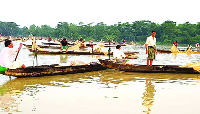 বৃষ্টি ও জোয়ারের অপেক্ষা