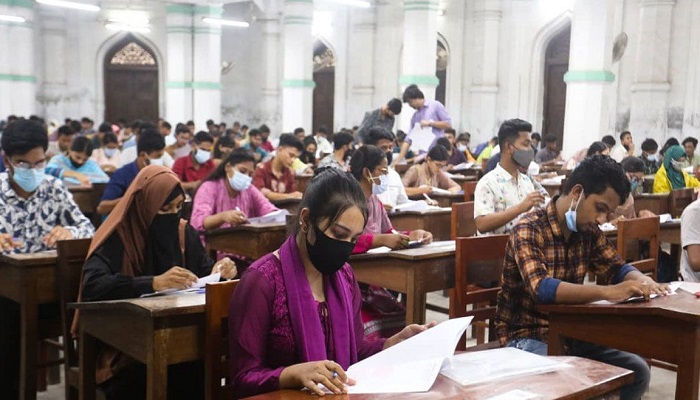 গুচ্ছ ভর্তিতে আবেদন তিন লাখের বেশি
