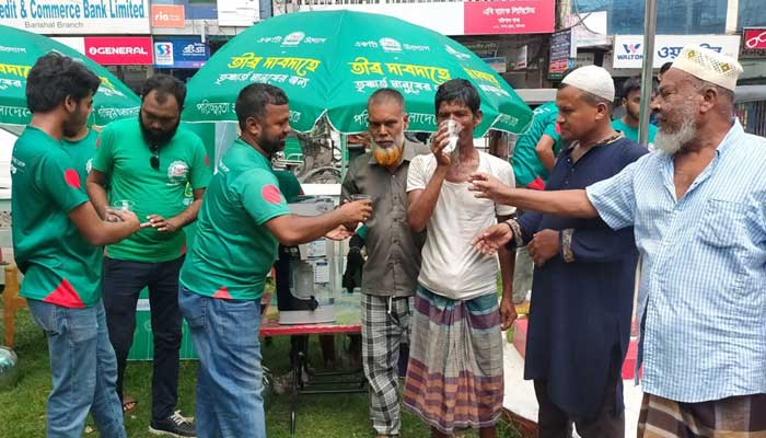 বরিশালে তীব্র তাপদাহে তৃষ্ণা মেটাচ্ছে ‘বিডি ক্লিন’