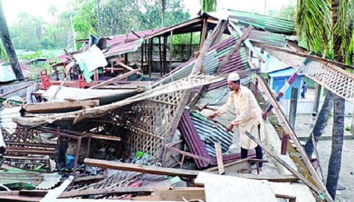 শাহপরীর দ্বীপে চার দিন পর ত্রাণসামগ্রী পেল ক্ষতিগ্রস্তরা