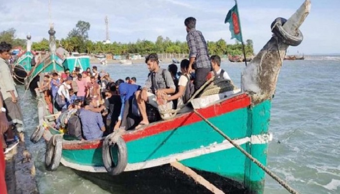 ‘মোকা’র ভয়ে দ্বীপ ছাড়ছেন সেন্টমার্টিনের বাসিন্দারা