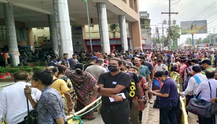 কলকাতার পথে বাংলাদেশিদের ঢল