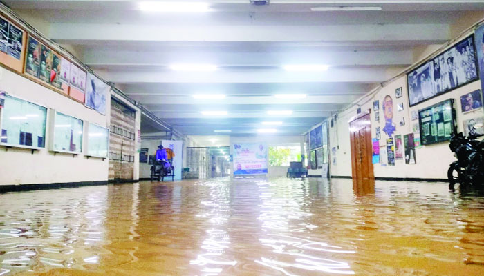 সিলেটের সড়ক-হাসপাতালে পানি