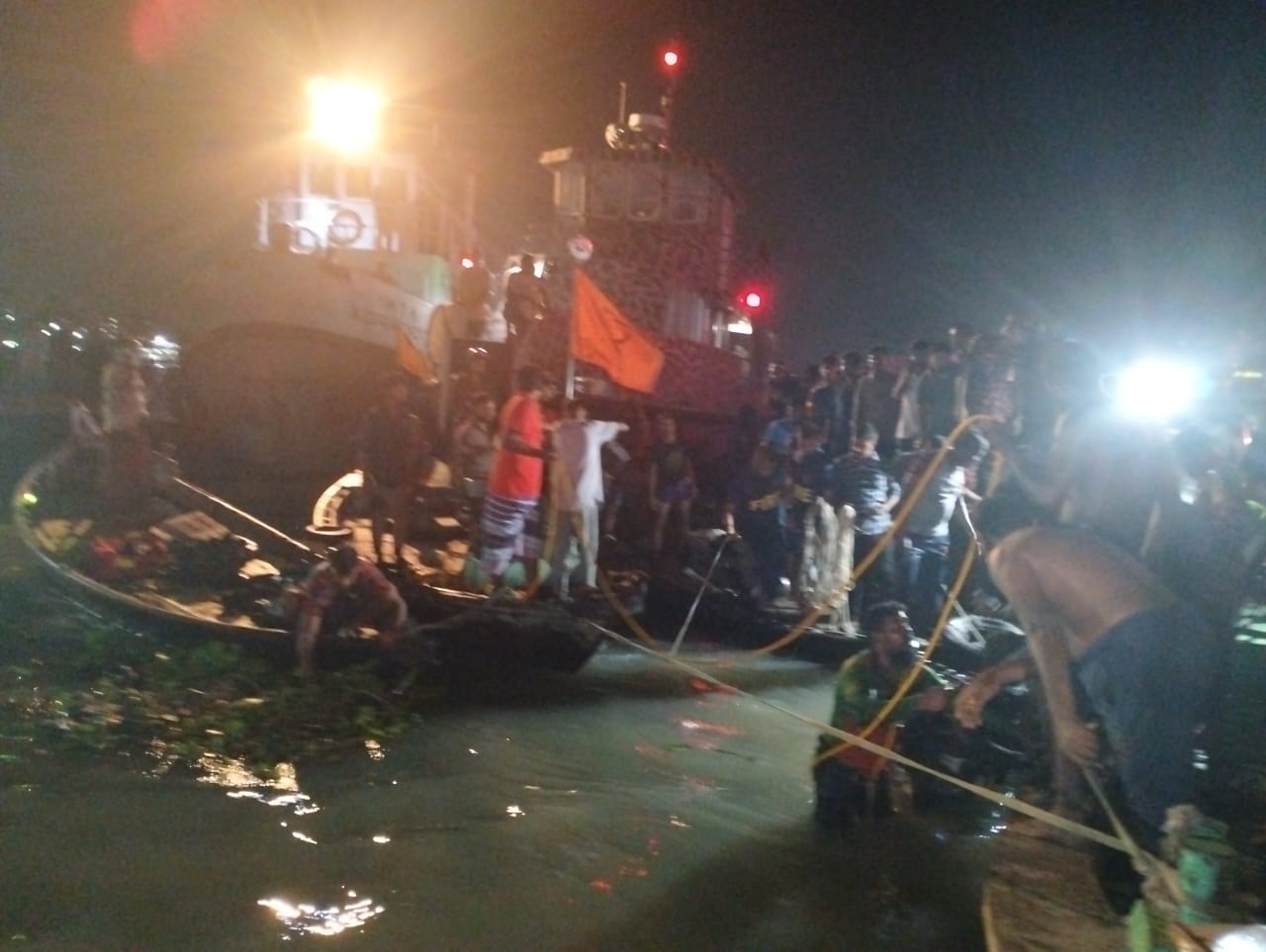 বুড়িগঙ্গায় ওয়াটার বাসডুবি, ৩ জনের মরদেহ উদ্ধার, নিখোঁজ ৩৫