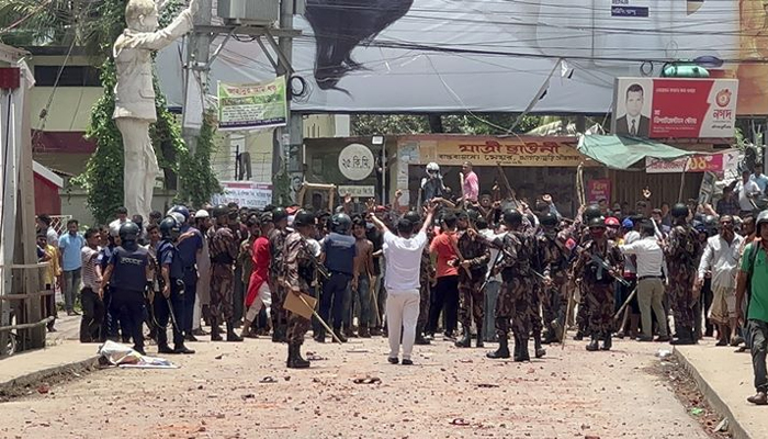 বিএনপি-পুলিশ সংঘর্ষ, কিশোরগঞ্জে গুলিবিদ্ধসহ আহত শতাধিক