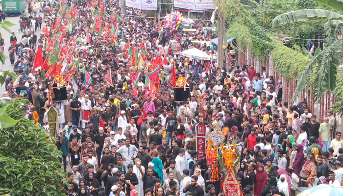 রাজধানীতে তাজিয়া মিছিলে হাজারো মানুষ