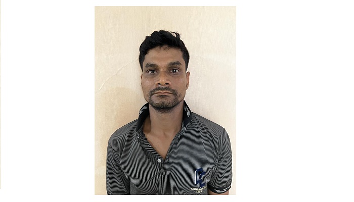 বাসের হেলপারের আড়ালে ইয়াবা বিক্রি করতেন রনি