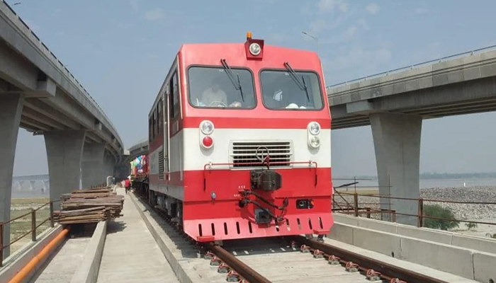 রাজধানীর সঙ্গে যুক্ত হলো পদ্মা সেতুর রেলপথ