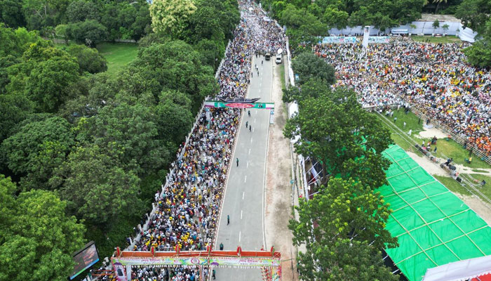 রংপুরে নৌকায় ভোট চাইলেন প্রধানমন্ত্রী