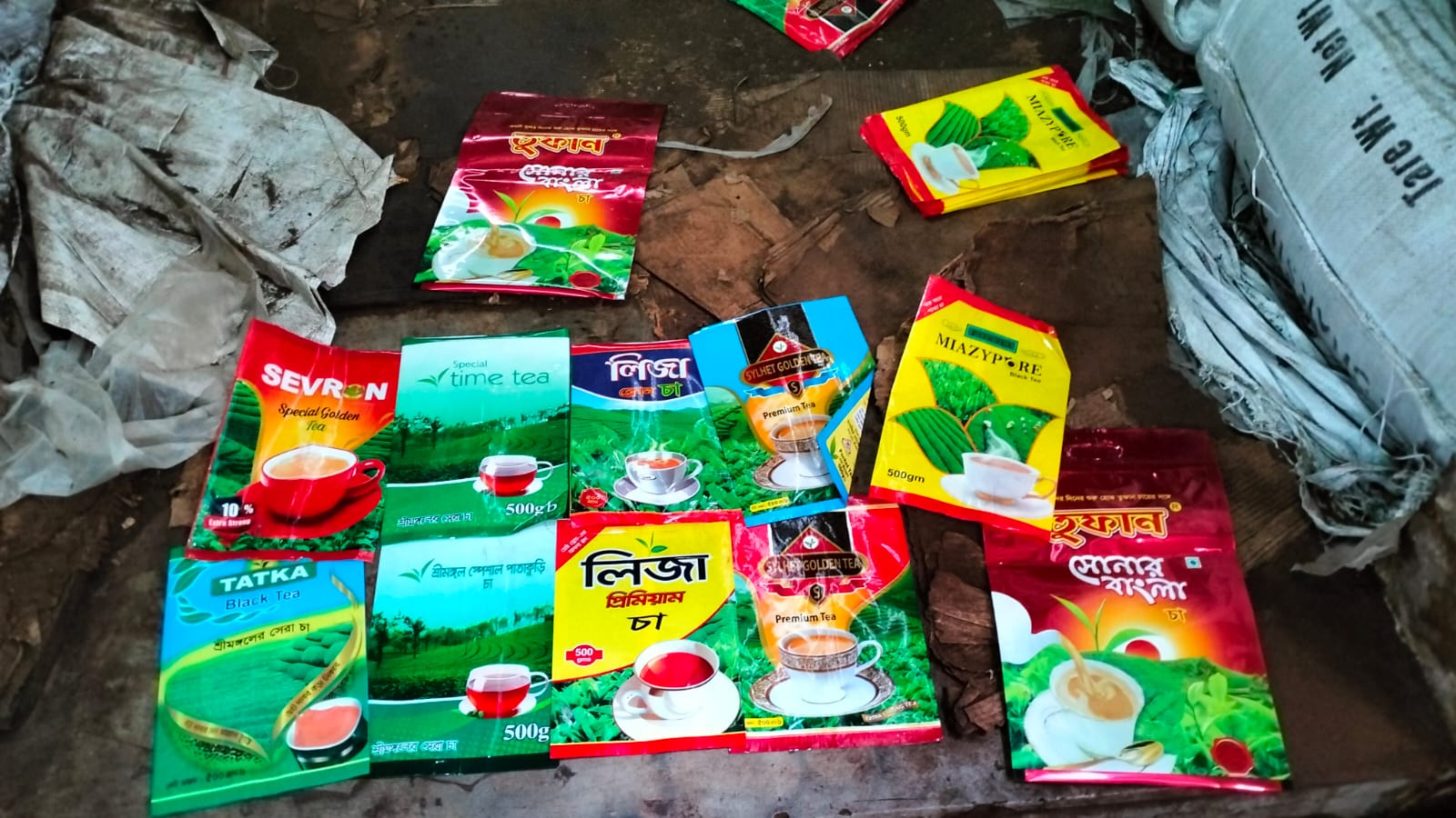 প্রতারণার নানা কৌশল অসাধু চা পাতা ব্যবসায়ীদের