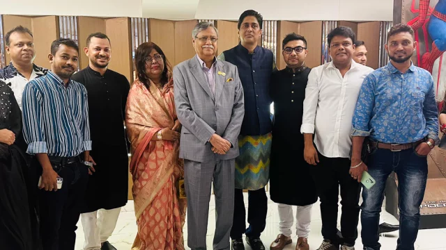 ‘প্রিয়তমা’ দেখে শাকিবকে জড়িয়ে ধরলেন রাষ্ট্রপতি