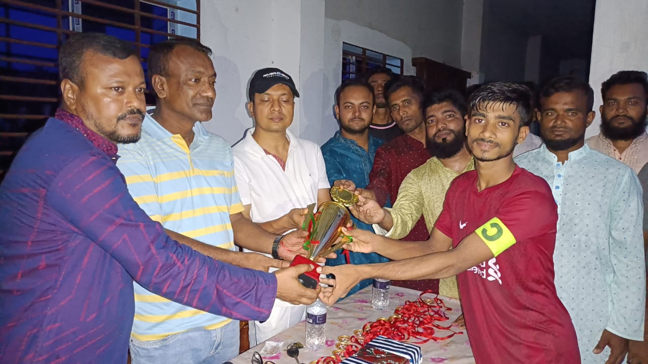 কটুরাকান্দি হেলেঞ্চাহাটিতে আট দলীয় ফুটবল টুর্নামেন্টের ফাইনাল সম্পন্ন