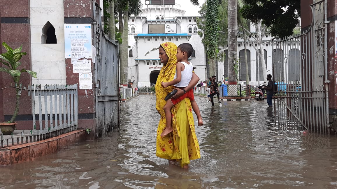এখনও পানির নিচে ঢাকার অনেক এলাকা