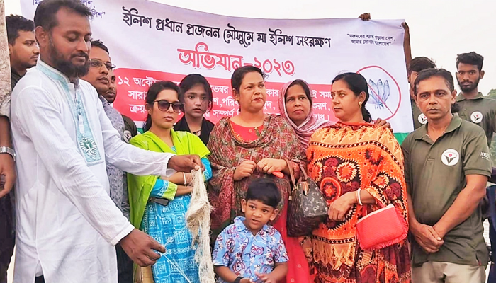 ঝালকাঠিতে মা ইলিশ সংরক্ষণে ইয়াসের অভিযান