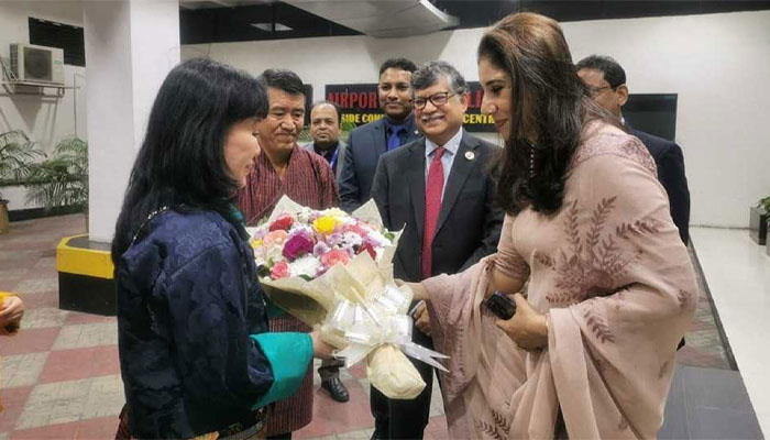 কয়েক ঘণ্টার যাত্রাবিরতিতে ঢাকায় ভুটানের ‘কুইন মাদার’