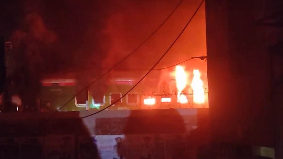 গোপীবাগে ট্রেনে আগুন: ৪ প্লাটুন আনসার মোতায়েন