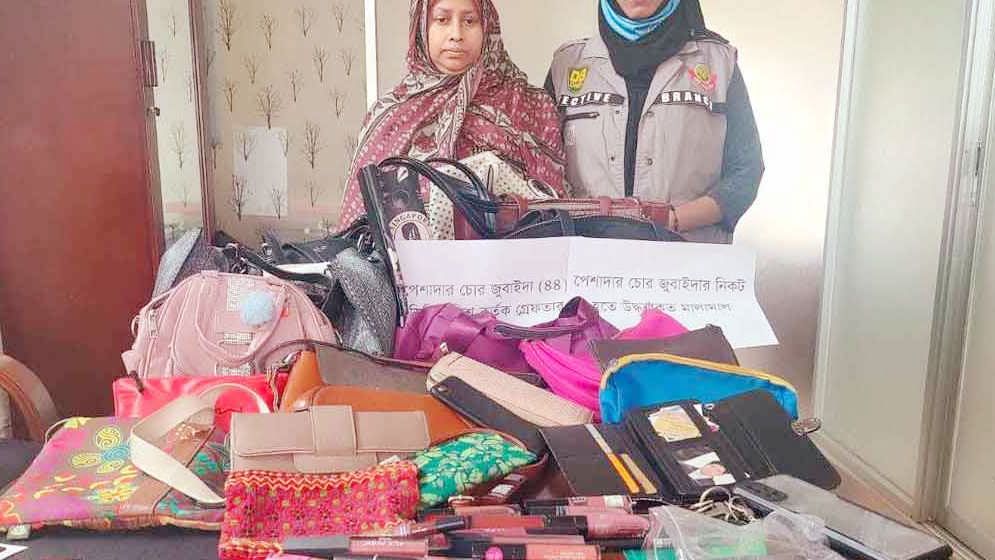 যুগ্ম সচিবের মেয়ের একি কাণ্ড!